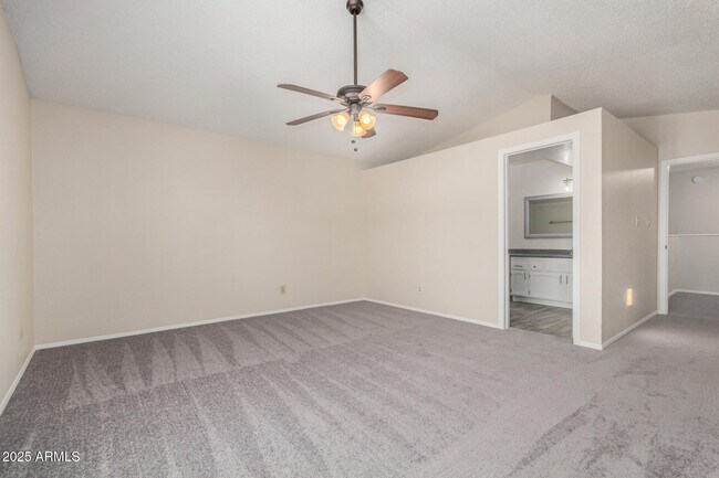 Building Photo - 10023 W Sells Dr
