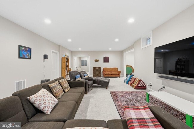 Building Photo - 2516 Villanova Dr