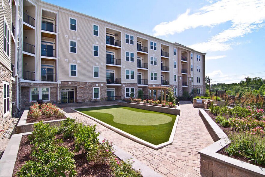 Practice your short game at Kensington Place! - Kensington Place Apartments