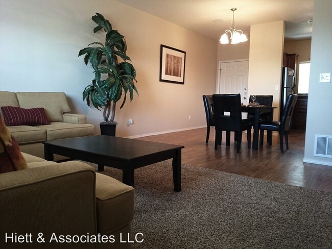 Building Photo - 7218-7224 N Loop Dr