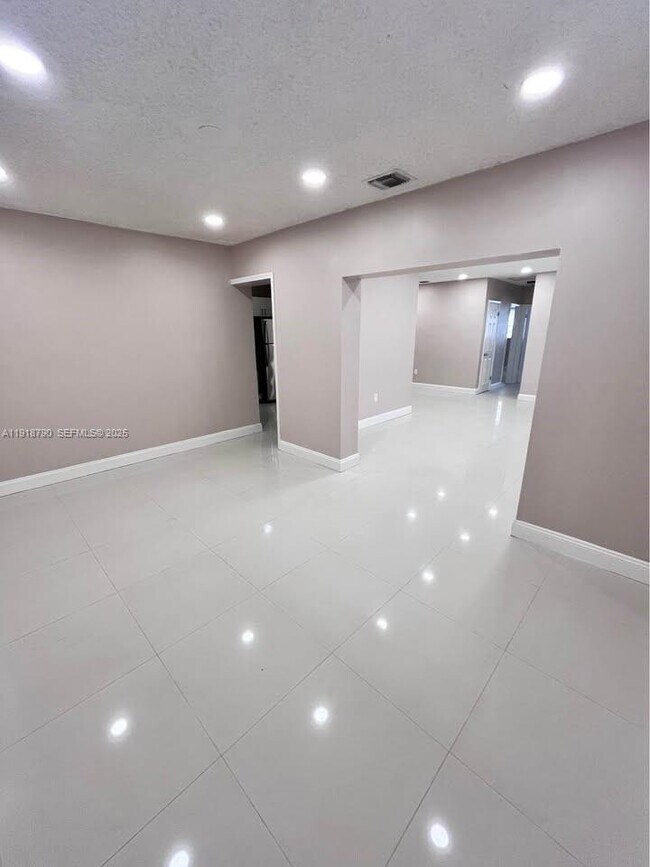 Building Photo - 251 N 68th Terrace