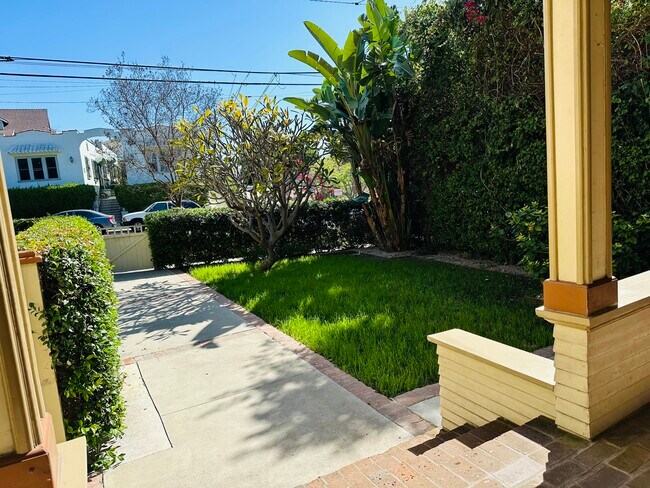 view of yard from patio - 847 E Kensington Rd