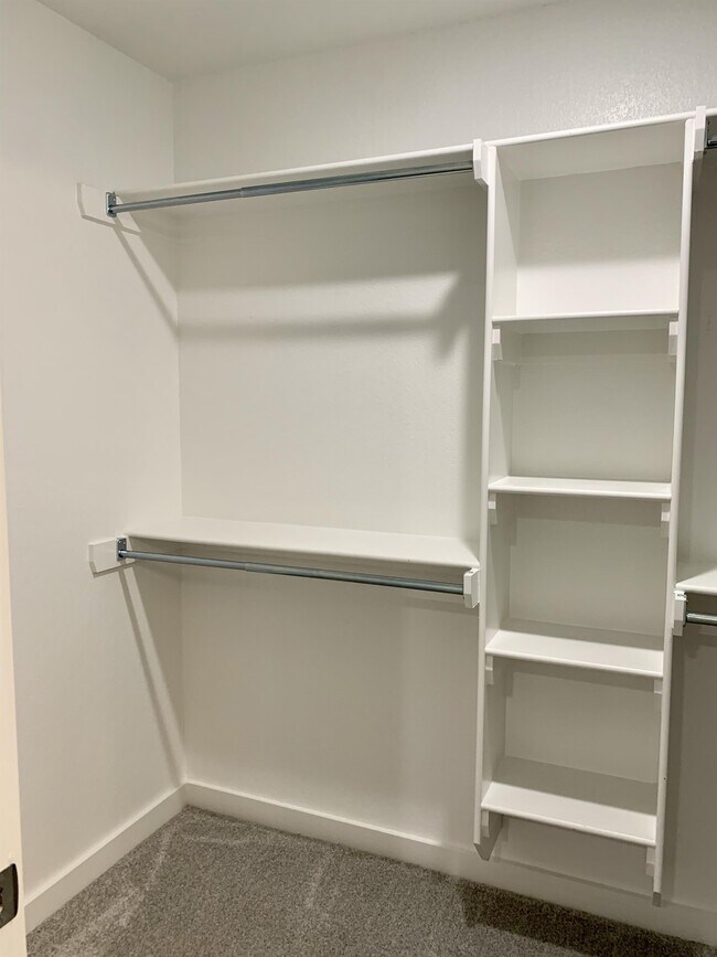 Building Photo - 442 Rama St