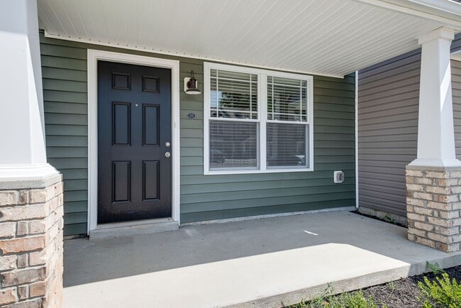 Building Photo - 225 Woodland Vly Ln