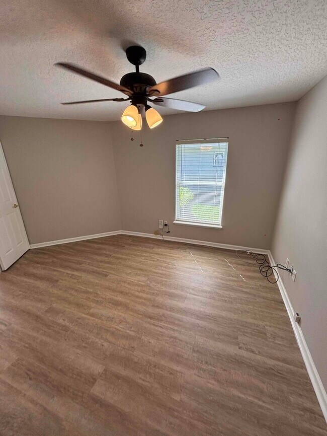 Building Photo - 1329 Fairway Village Dr