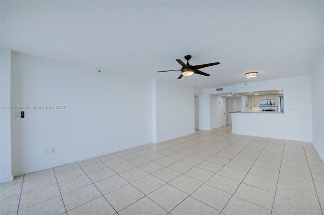 Building Photo - 2 bedroom in Miami FL 33179