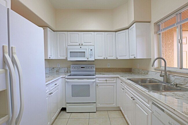 Building Photo - Villas at Venezia 4175-206