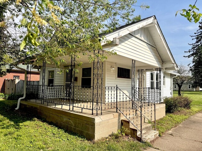 Building Photo - Charming 2 Bedroom 1 Bath House