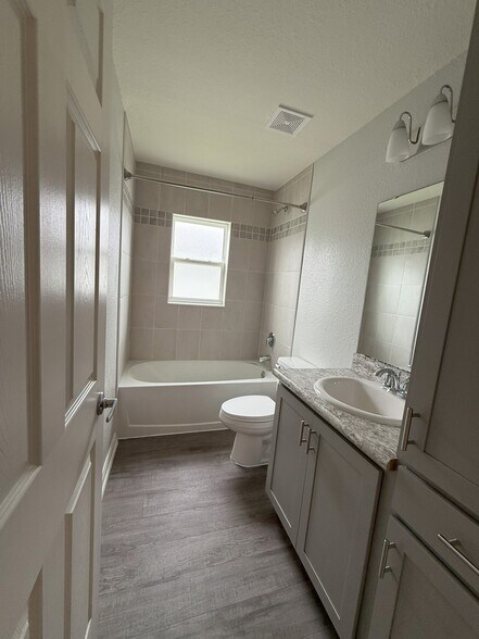 Building Photo - 4306 Swan St