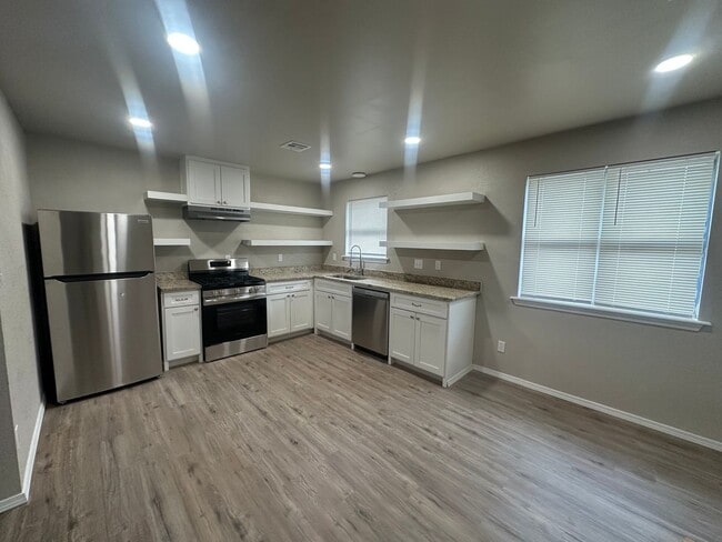 Building Photo - 1003 7th Ave NW