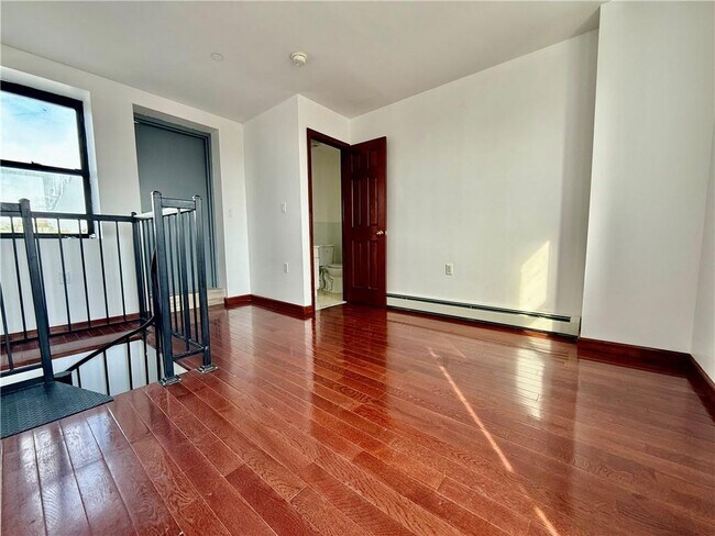 Building Photo - 837 55th St