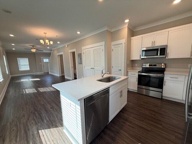 Building Photo - 202 Date Palm Ln