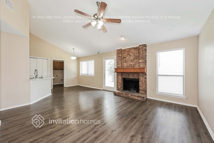 Building Photo - 1741 Canterbury Ln