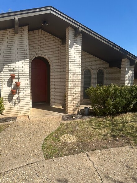 Building Photo - 2926 Briargrove Ln