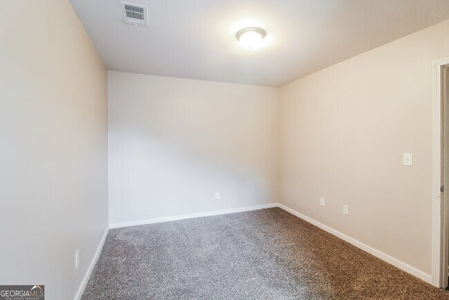 Building Photo - 5195 Tew Ln SW