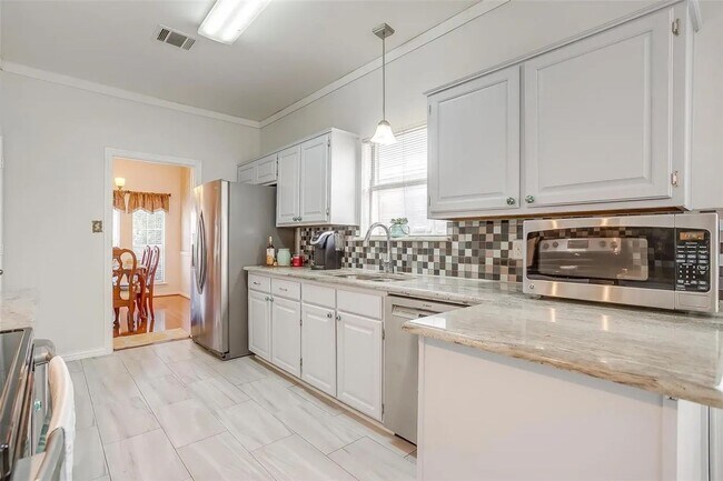 Building Photo - Spacious 4-Bedroom Home + Bonus Room with AC in Prime Lewisville Location