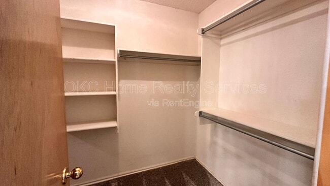 Building Photo - 17316 Valley Crst