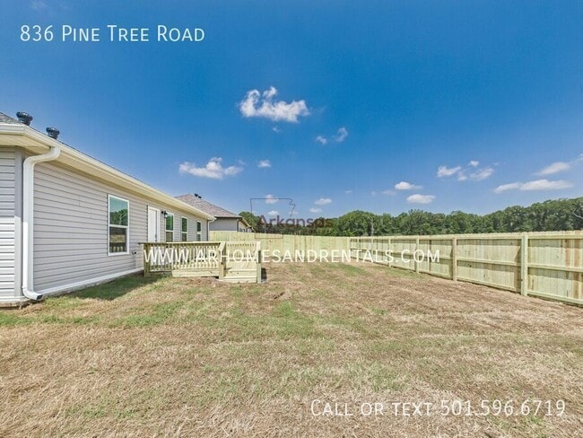 Building Photo - 836 Pine Tree Rd