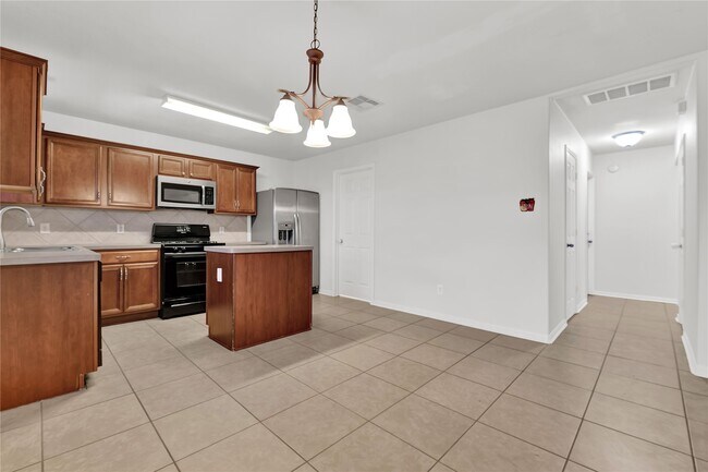 Building Photo - 1906 Rock Ridge Dr