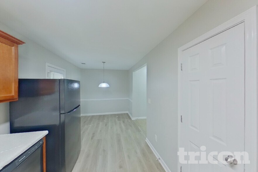 Building Photo - 1563 Little Creek Dr