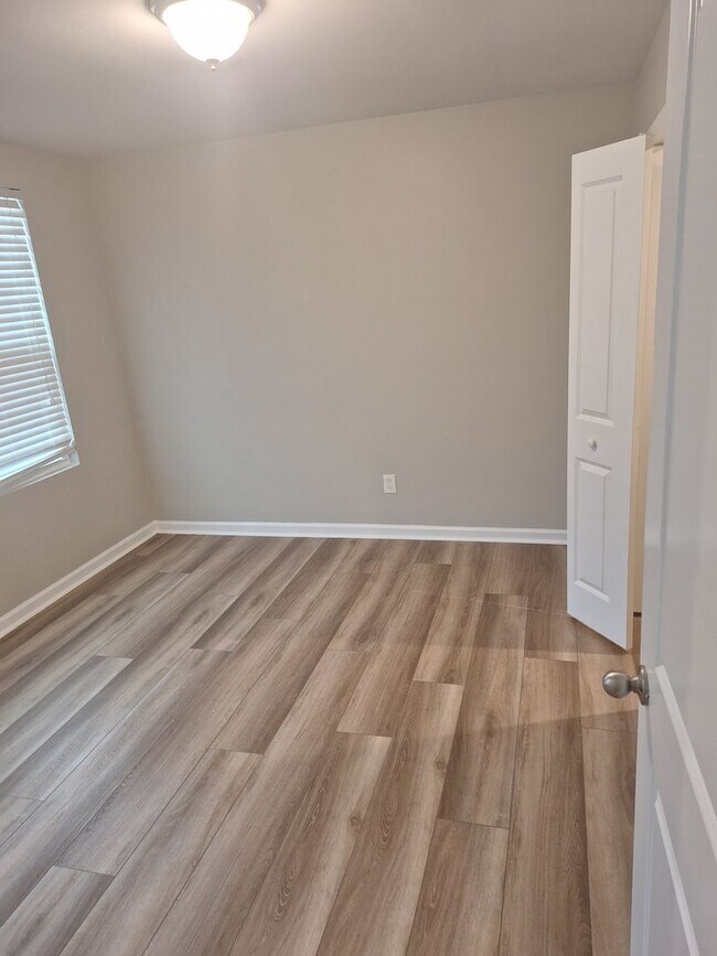 Building Photo - Wonderful Two Story Four Bedroom Home in Northeast Columbia!