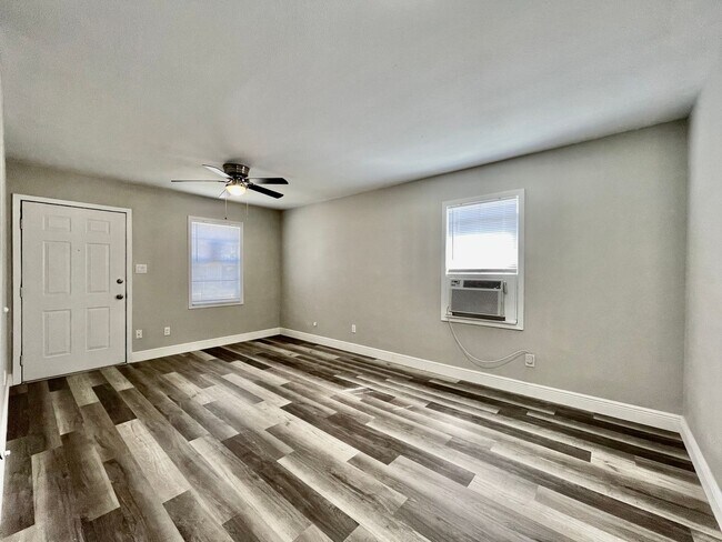 Building Photo - New & Improved 1 Bedroom and 1 Bathroom Home in the Center of San Marcos