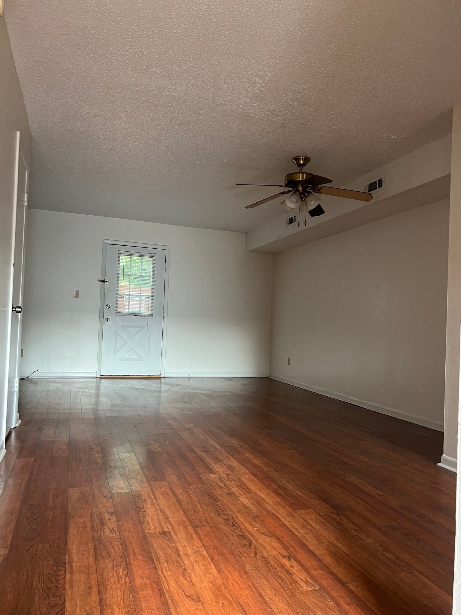 Building Photo - 205 Marinawoods Dr SE
