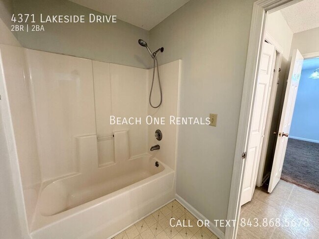 Building Photo - 4371 Lakeside Dr