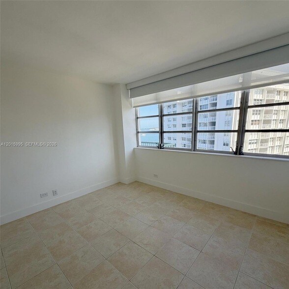 Building Photo - 1408 Brickell Bay Dr