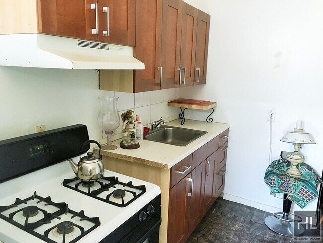 ROOM FOR RENT EVEYTHING INCLUDED HALSEY S... - ROOM FOR RENT EVEYTHING INCLUDED  HALSEY S...