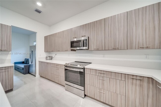 Building Photo - 4416 SW 174th Ave