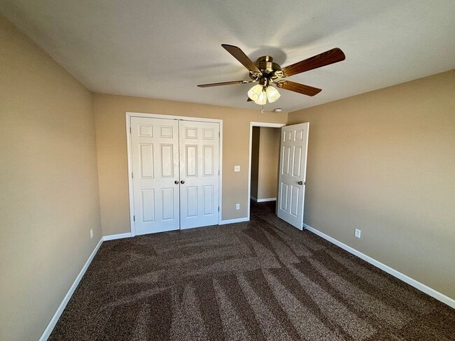 Building Photo - Feel Right at Home – Spacious 4 Bed / 3 Ba...