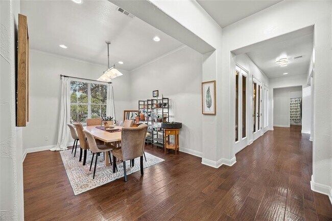 Building Photo - 18500 Lakehead Cir
