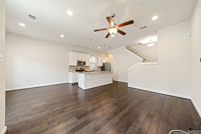 Building Photo - 215 E Courtland Pl