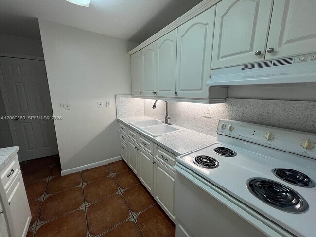 Building Photo - 2544 SW 20th St