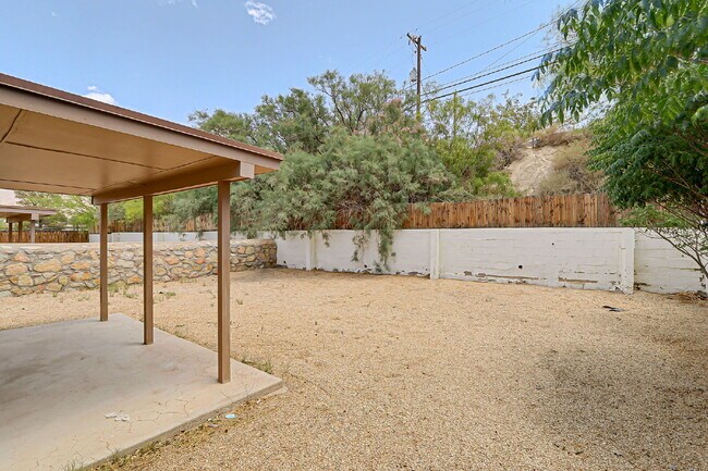 Building Photo - 3214 N Stanton St
