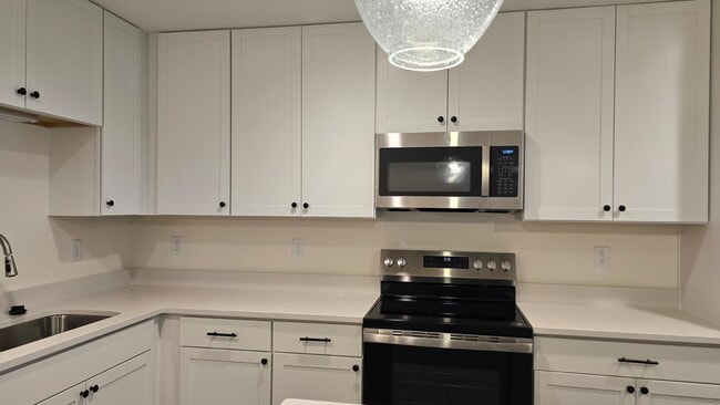 Building Photo - 425 Sunset Hollow Drive