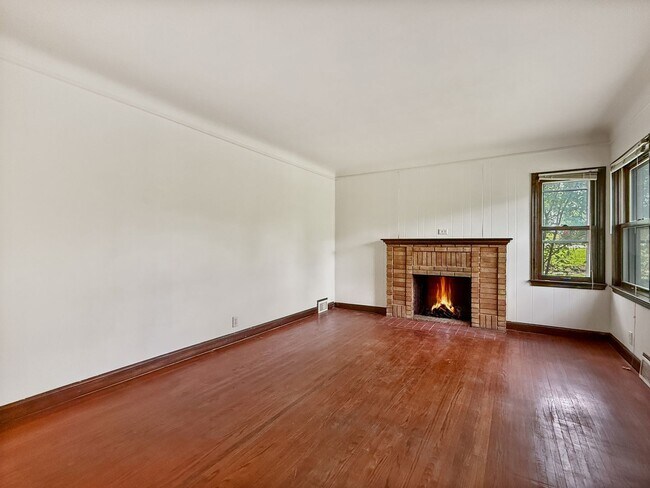 Building Photo - 1201 E 54th St