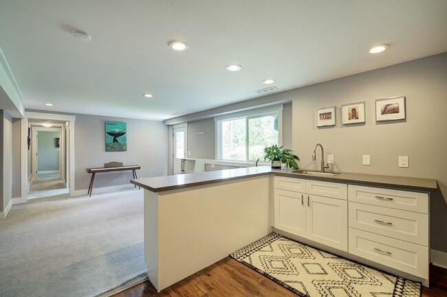 Building Photo - 5bd/2.5ba Edmonds Home