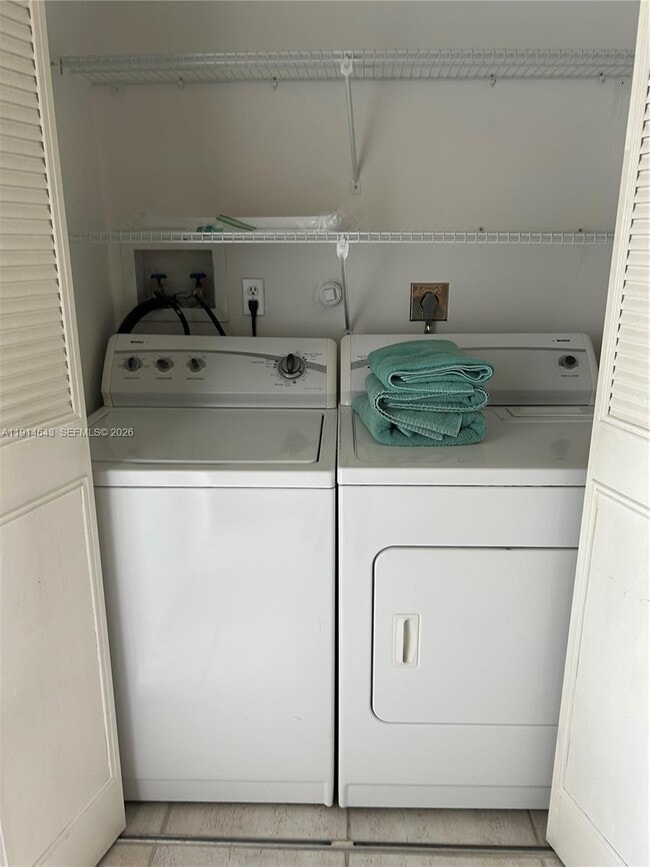 Building Photo - 469 Long Bow Ct