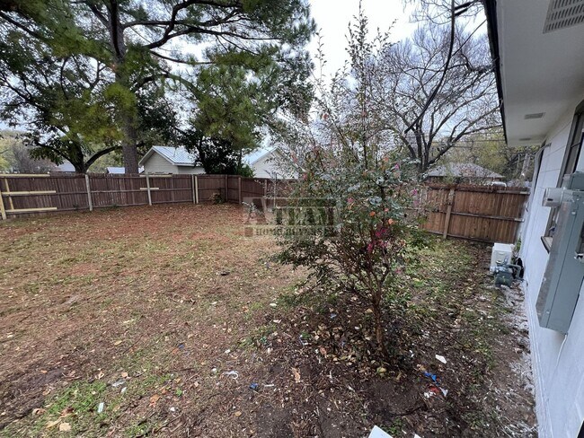 Building Photo - Renovated 2 Bed 1 Bath house for rent in T...