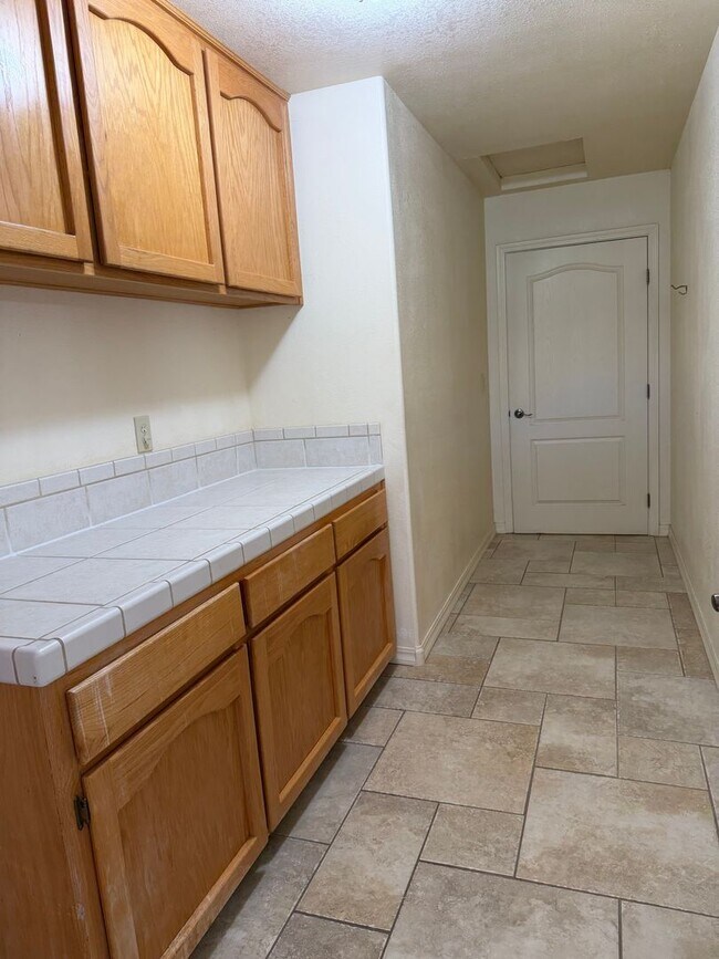 Building Photo - 38908 Millwood Dr