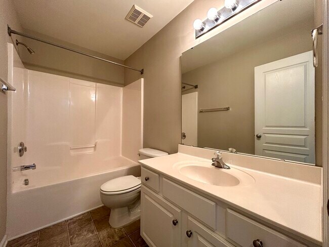 Building Photo - 1121 Drummond Ln