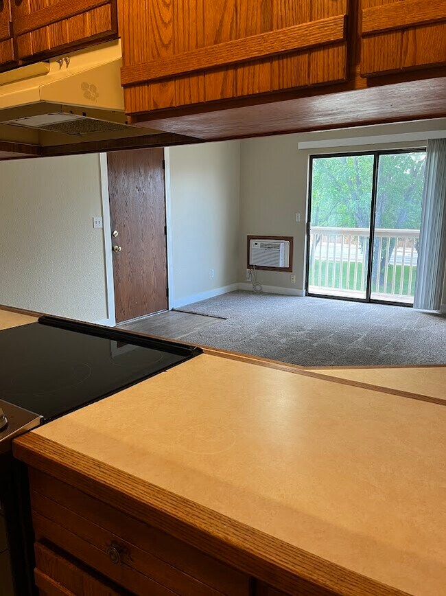 Building Photo - 806 Stone Mountain Dr