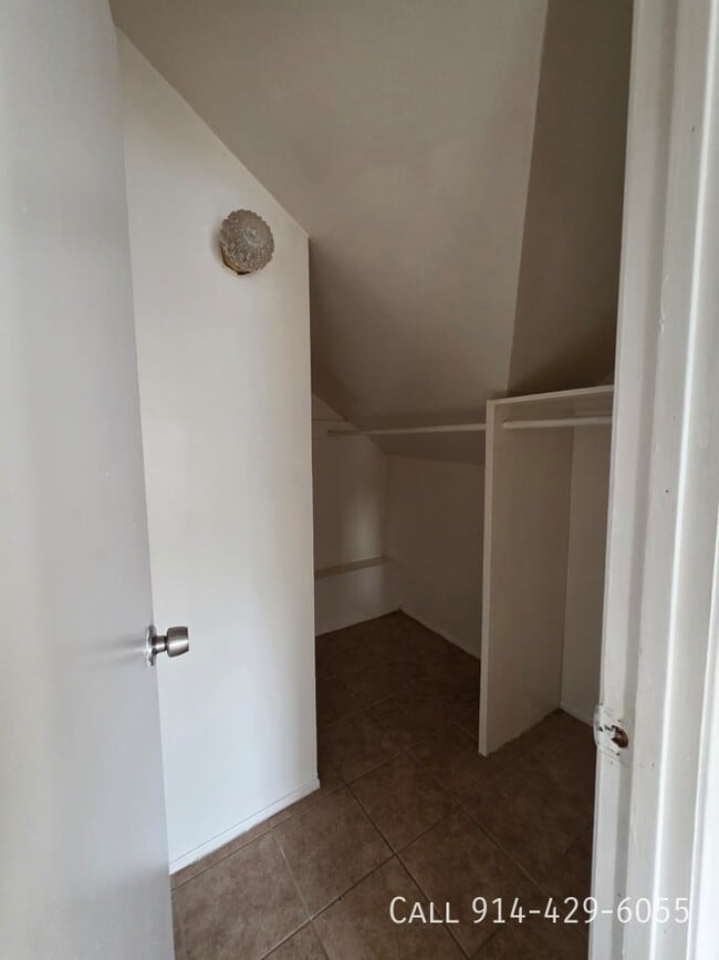 Building Photo - 35 Altonwood Pl