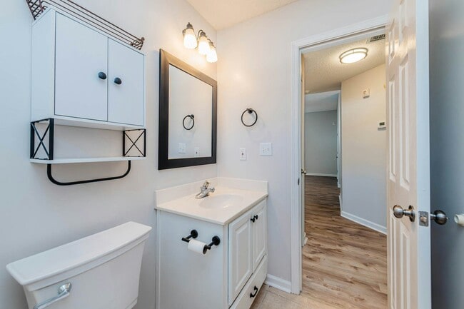 Building Photo - 104 Lupine Way