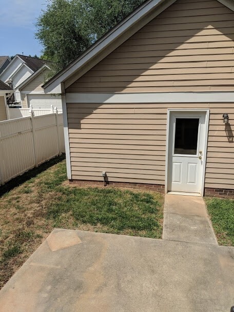 Building Photo - BIRKDALE VILLAGE 3 BEDROOM/2 BATH