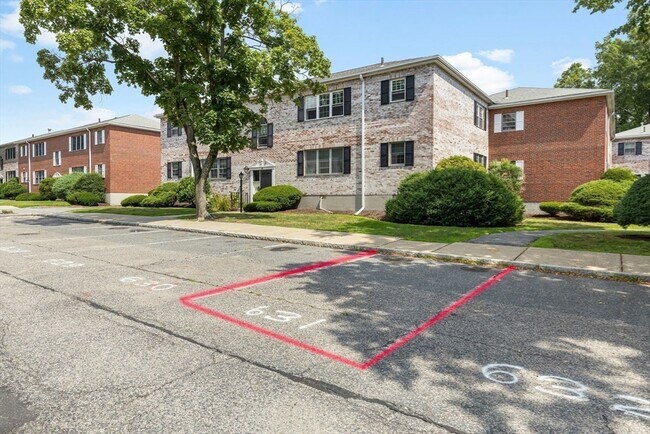 Building Photo - 124 Lake Shore Rd