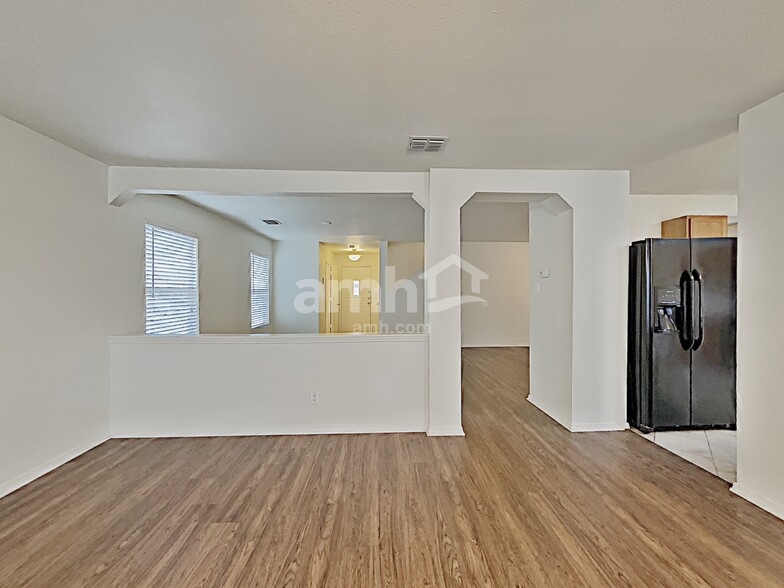 Building Photo - 9715 Woodland Pines
