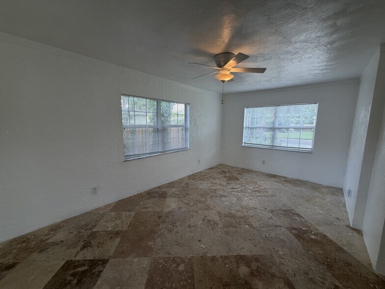 Building Photo - 3 Bed/3 Bath